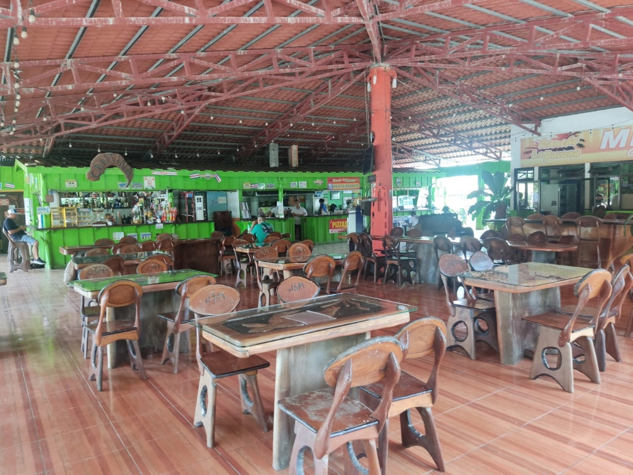 Pavona-Tortuguero Parking Lot.