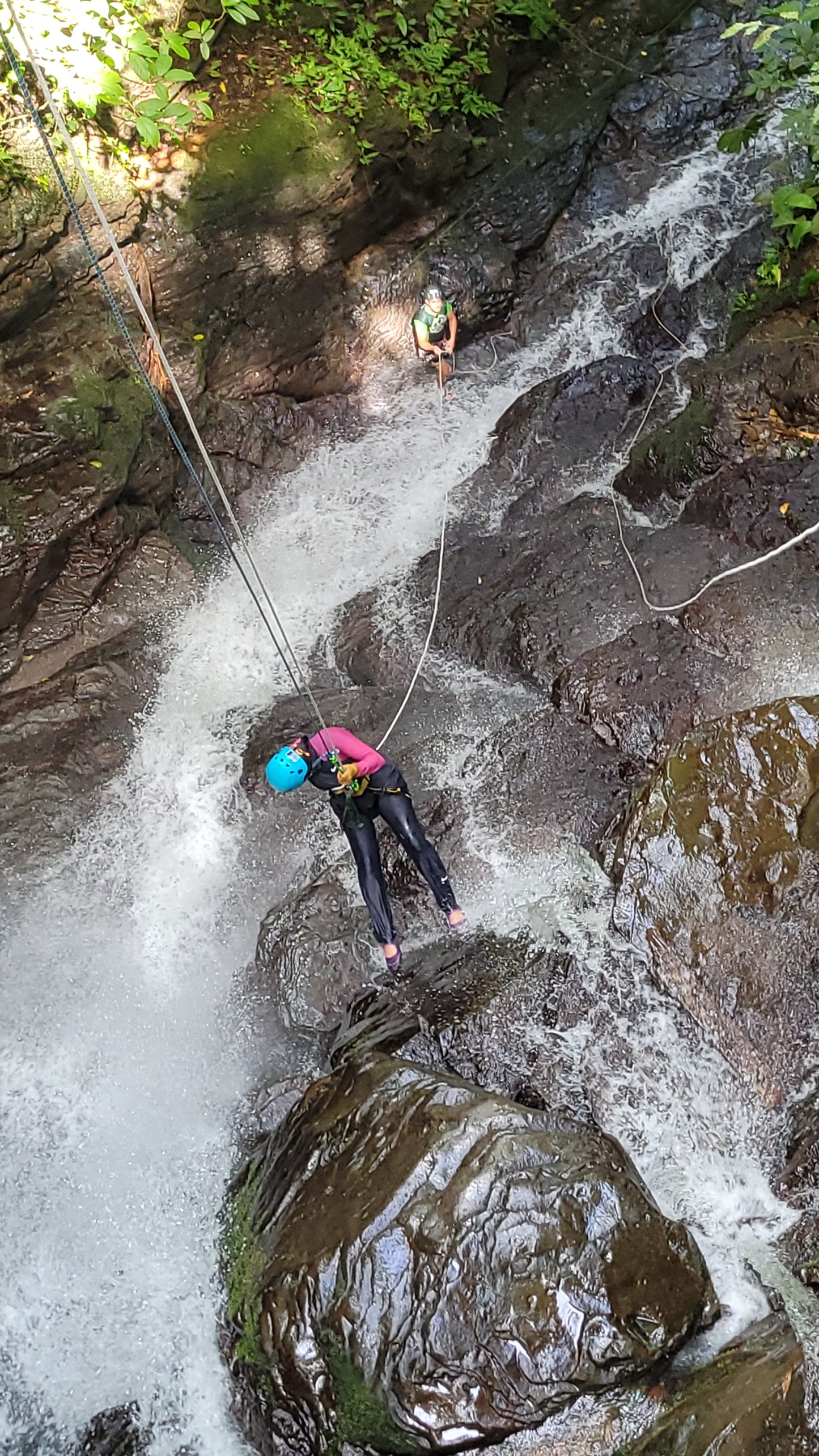 Aventura de barranquismo y rápel en cascadas en Arenal
