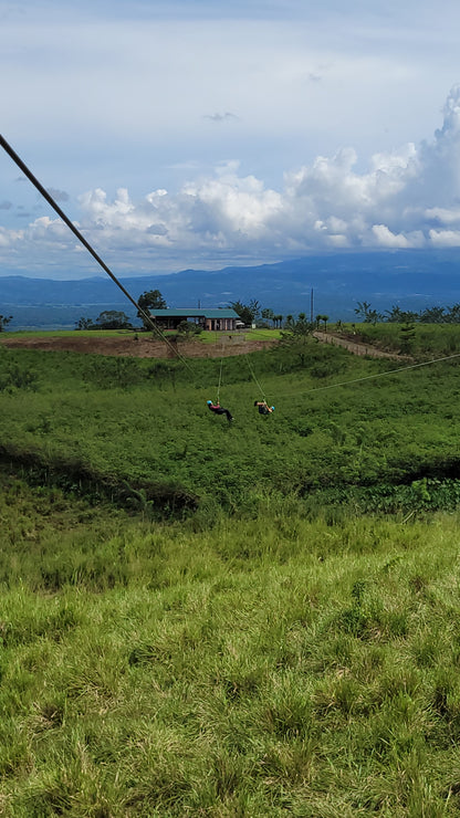 Aventura de barranquismo y rápel en cascadas en Arenal