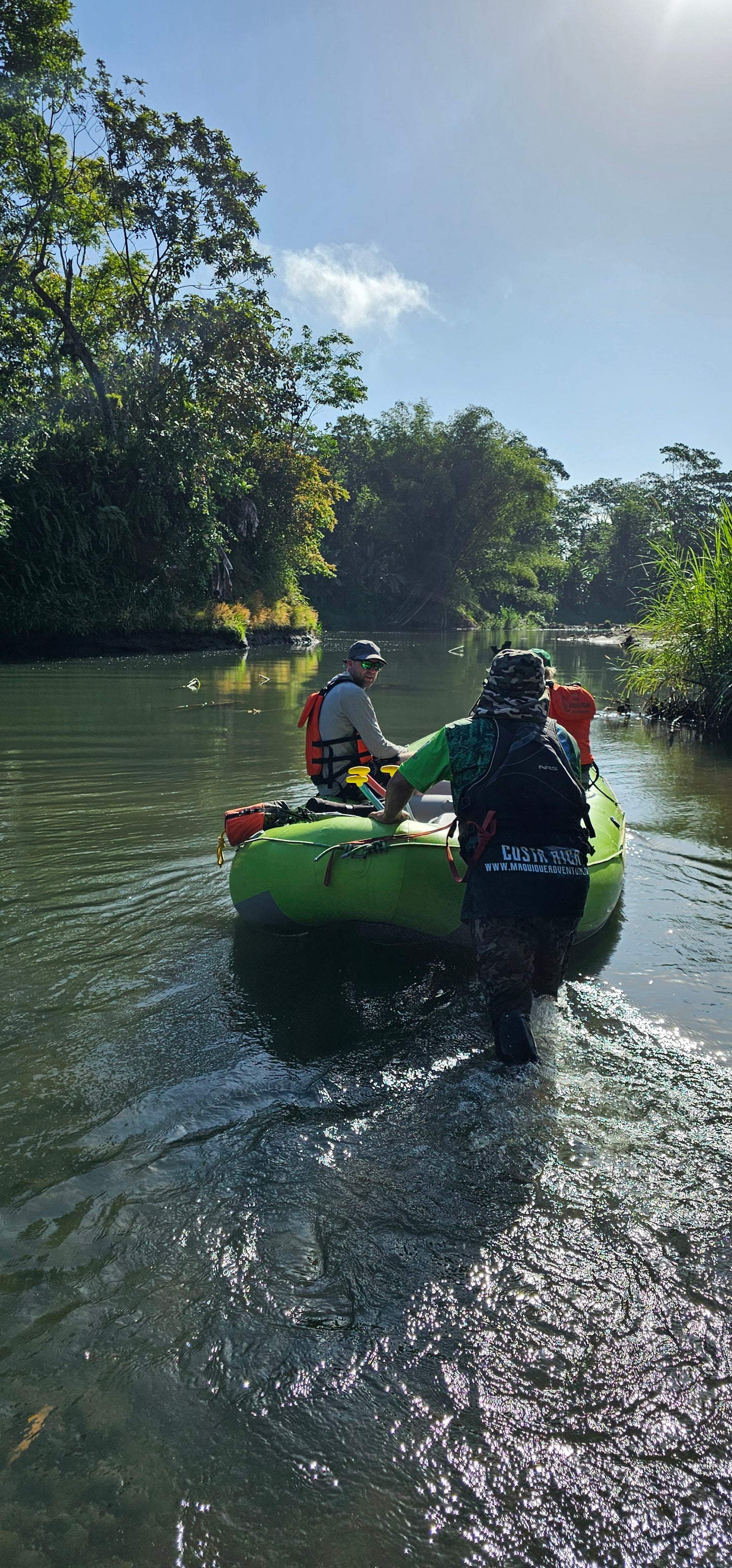 Safari flotante en Peñas Blancas desde La Fortuna