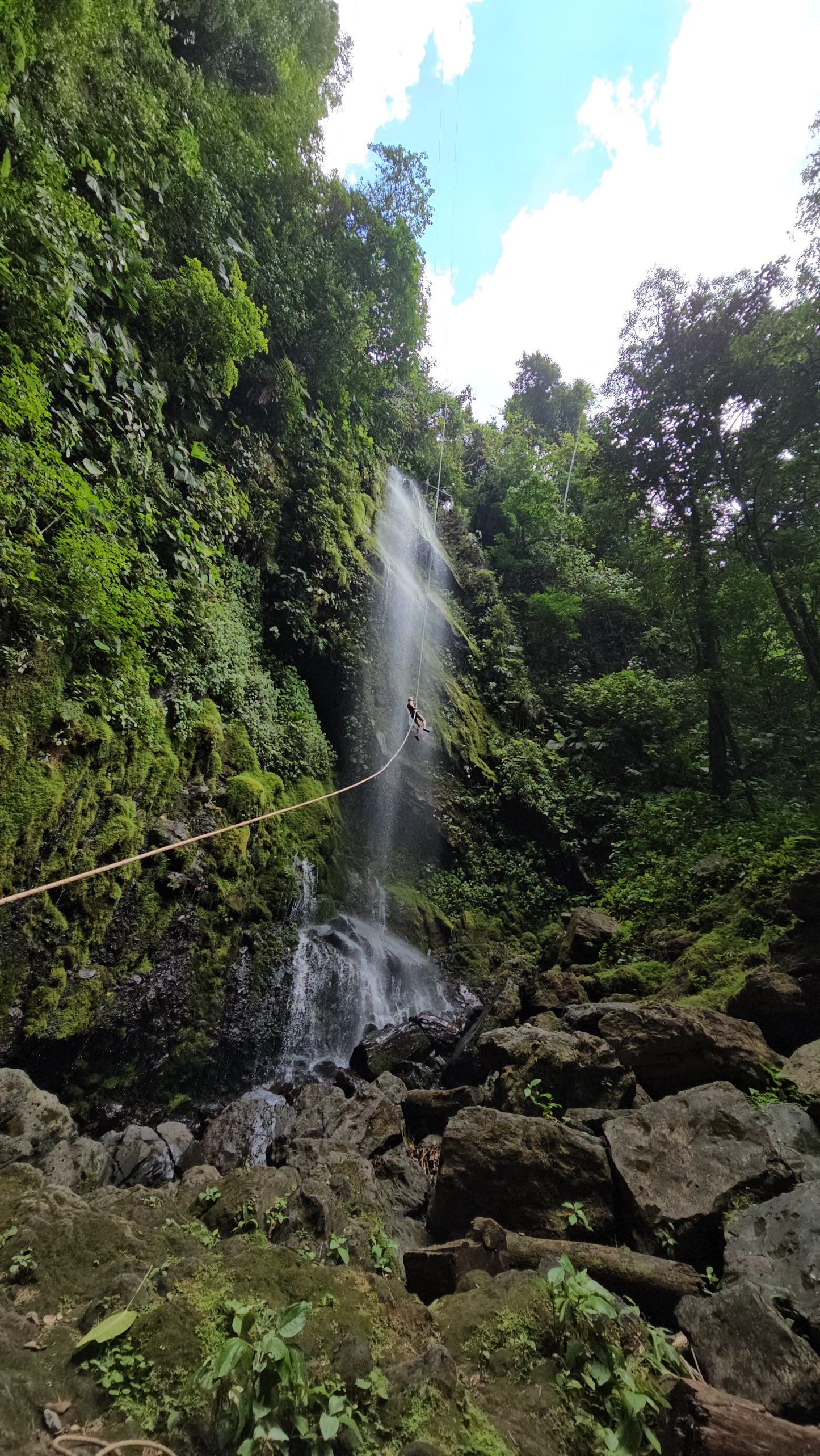 Aventura de barranquismo y rápel en cascadas en Arenal