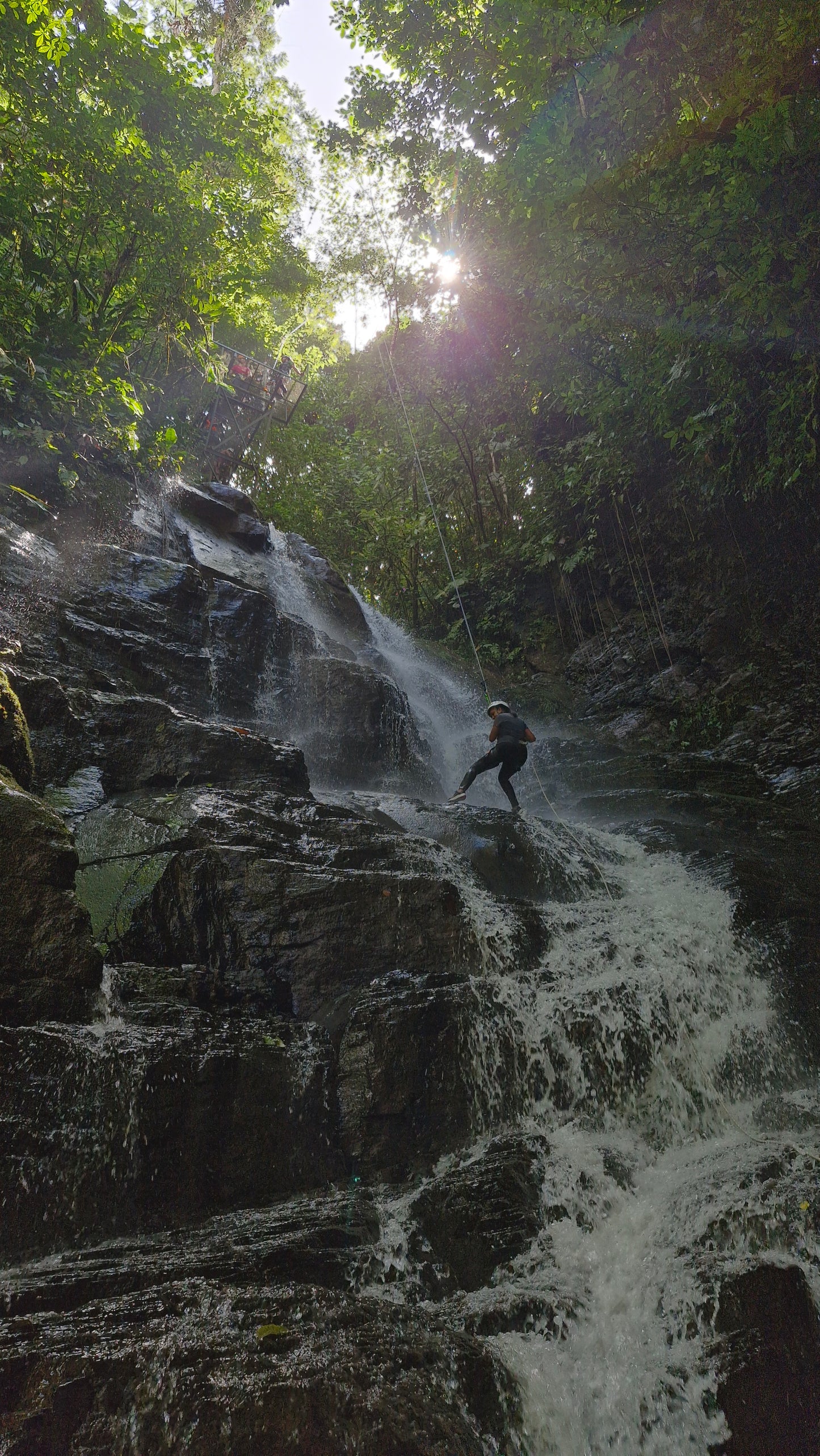 Aventura de barranquismo y rápel en cascadas en Arenal
