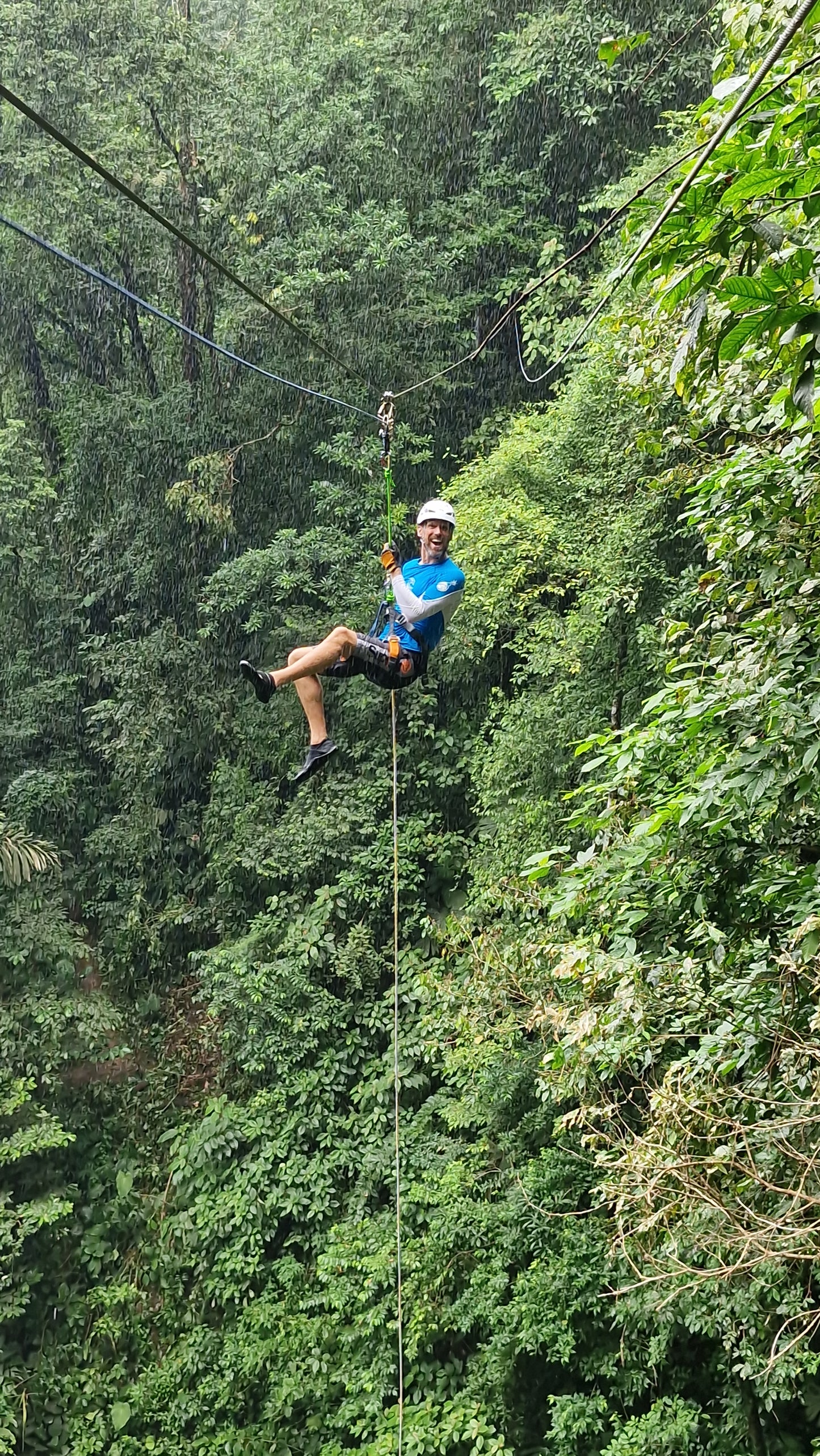 Aventura de barranquismo y rápel en cascadas en Arenal