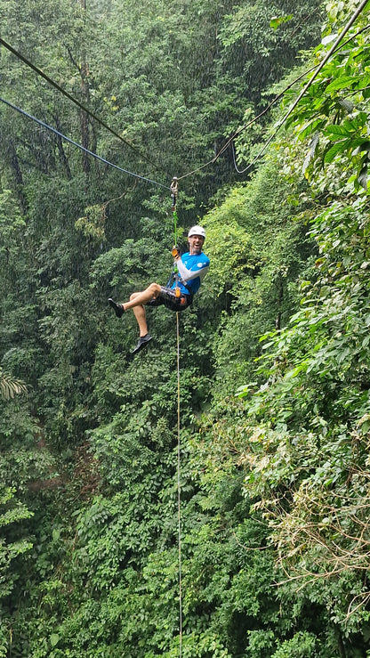 Aventura de barranquismo y rápel en cascadas en Arenal