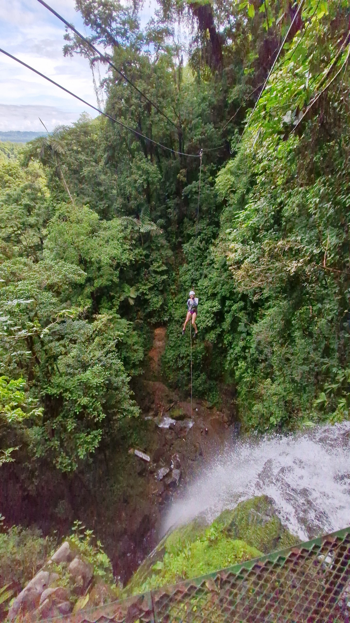 Aventura de barranquismo y rápel en cascadas en Arenal