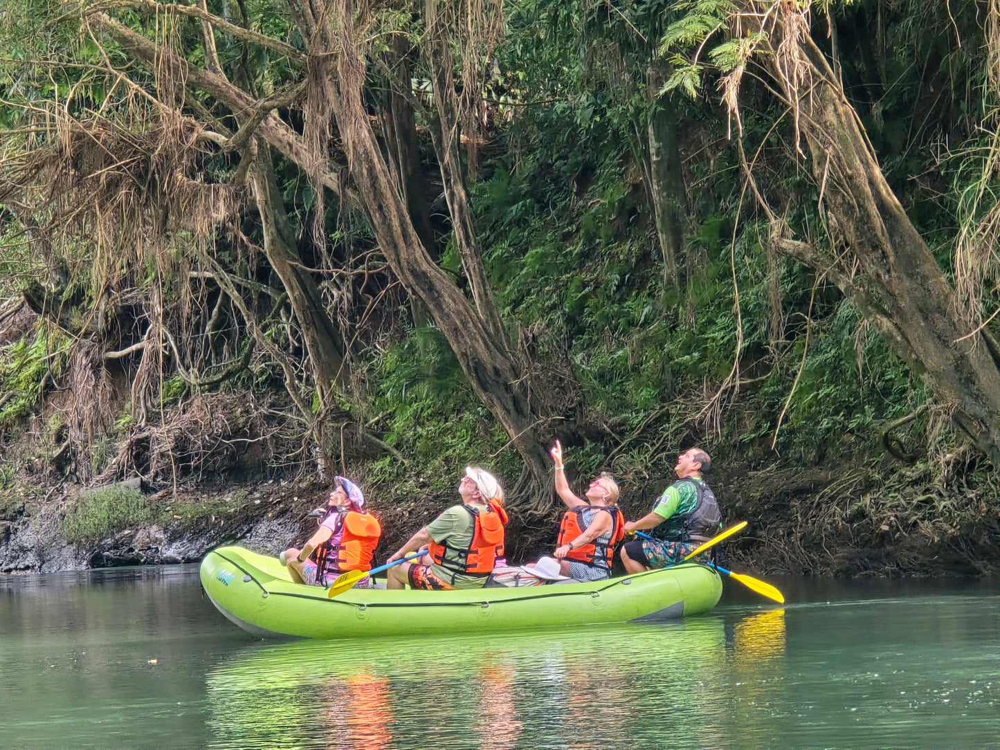 Safari flotante en Peñas Blancas desde La Fortuna