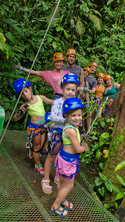 Aventura de barranquismo y rápel en cascadas en Arenal