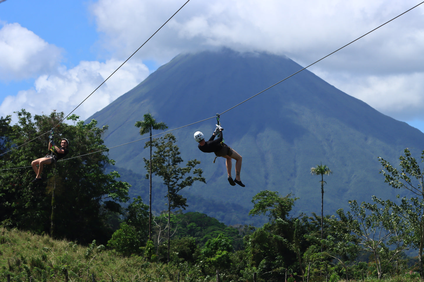 Aventura de barranquismo y rápel en cascadas en Arenal