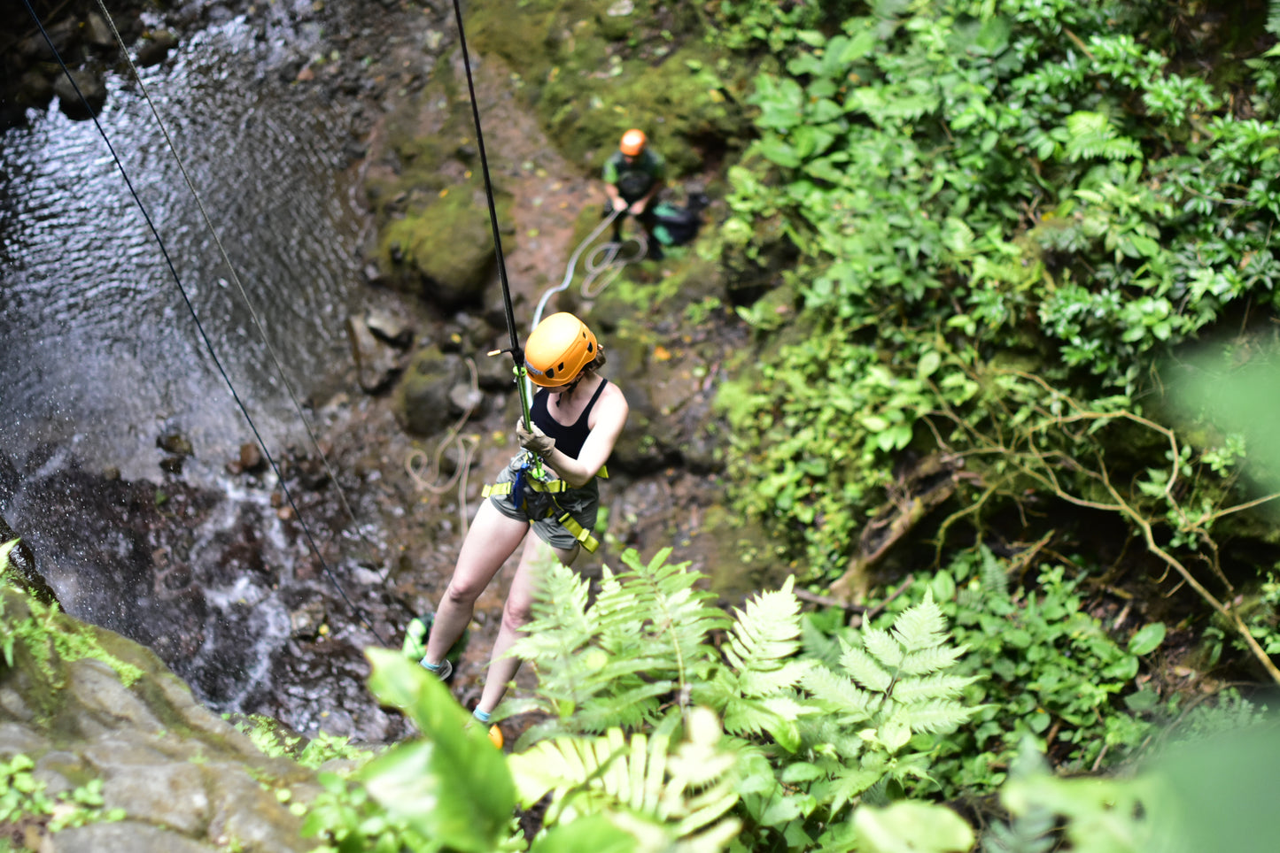Aventura de barranquismo y rápel en cascadas en Arenal
